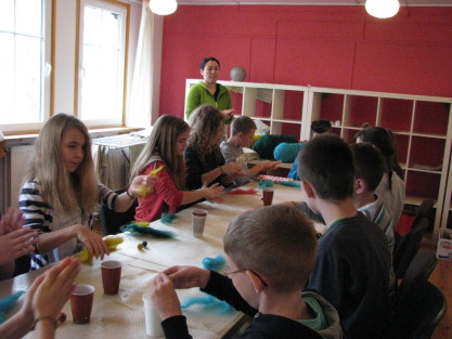 Udział młodzieży w zajęciach prowadzonych przez Stowarzyszenie "Akademia Łucznica" w Łucznicy koło Pilawy