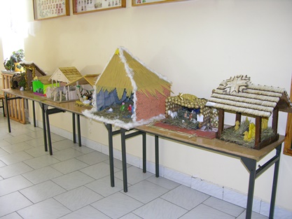 Szopki świąteczne wykonane przez uczniów klas 2b gimnazjum