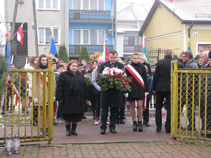 Udział delegacji szkolnej w gminnych obchodach Święta Niepodległości