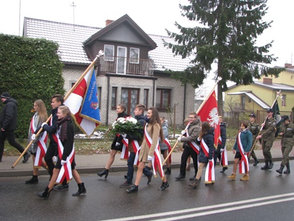 Udział delegacji szkolnej w gminnych obchodach Święta Niepodległości