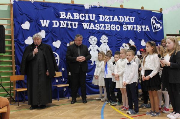 Dzień Babci i Dziadka w Zespole Szkolno-Przedszkolnym w Gończycach.