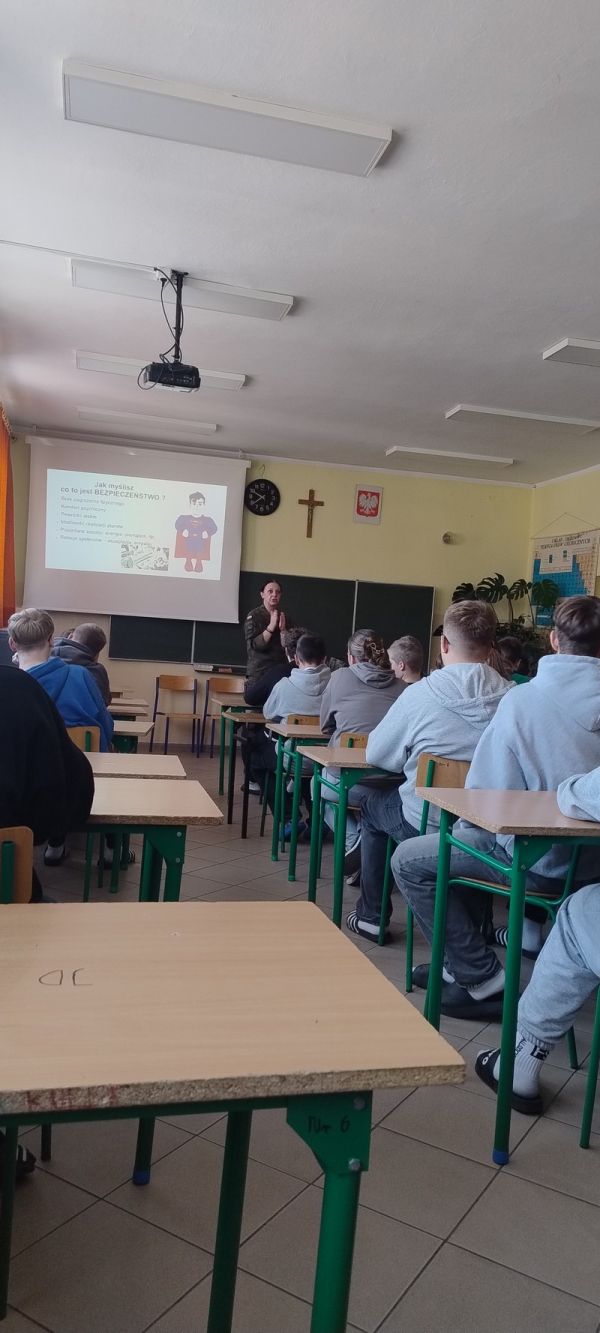 „Edukacja z wojskiem”